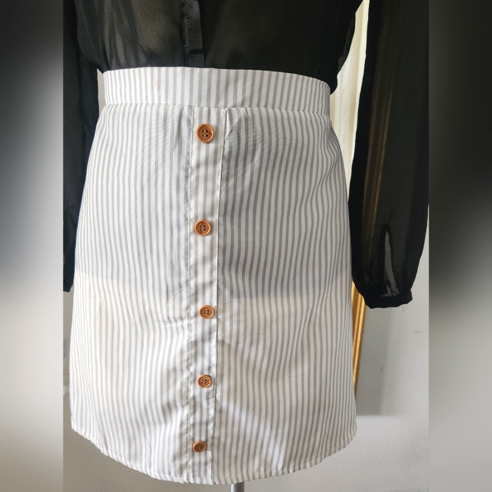 (Juniors) Large Striped Skirt